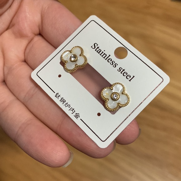 Opal / Pearl with Stone Cleef Stainless Steel Earrings - Picture 5 of 12